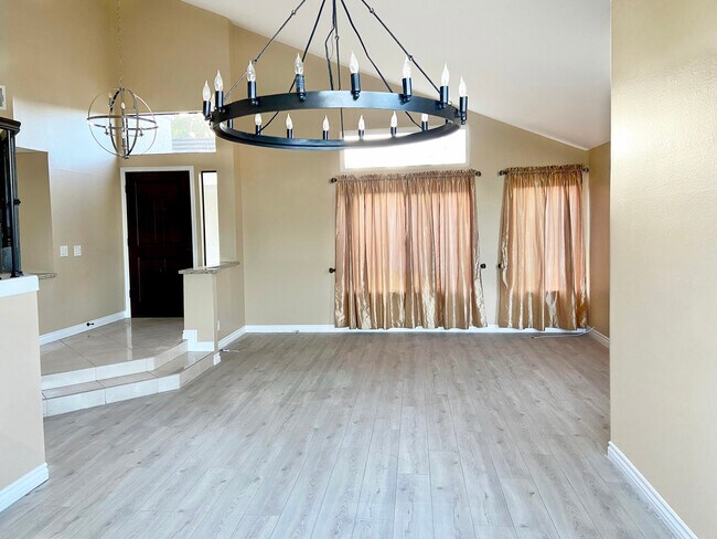 Building Photo - 28152 Belmont Dr