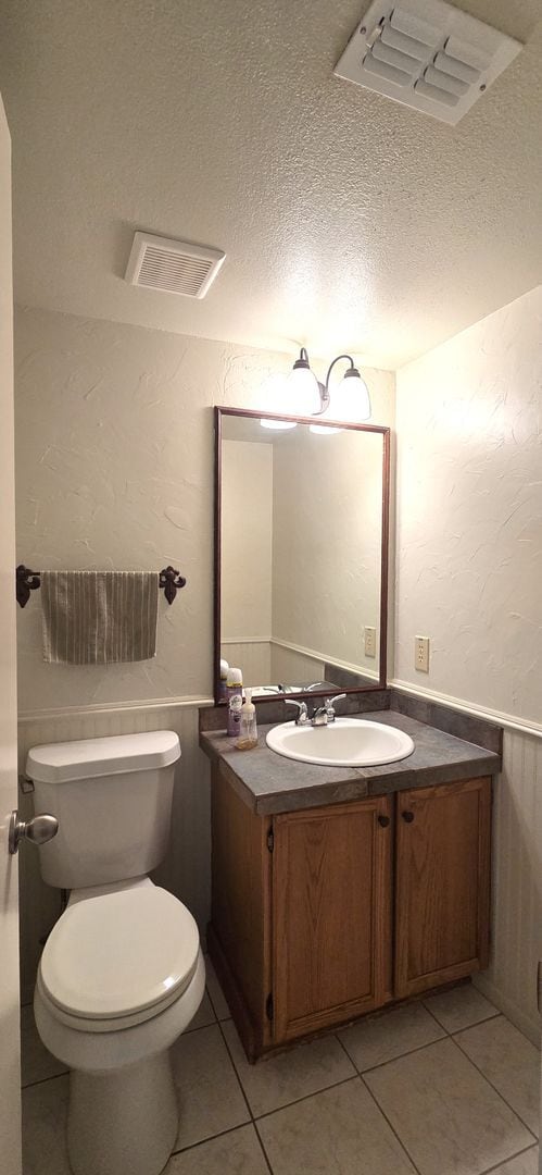Building Photo - Towne Lake - Amazing Lake Views!