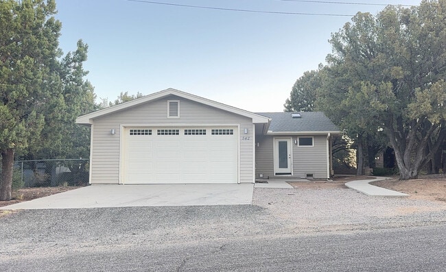 Building Photo - 542 E Juniper Dr