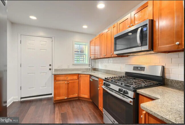 Foto del edificio - 930 Washington Blvd