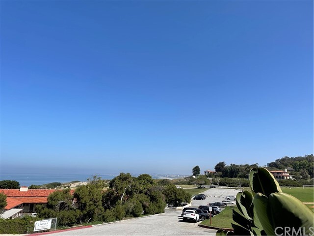Building Photo - 360 Vía Almar