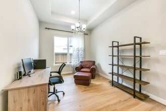 Building Photo - 28289 Emerald Bnd