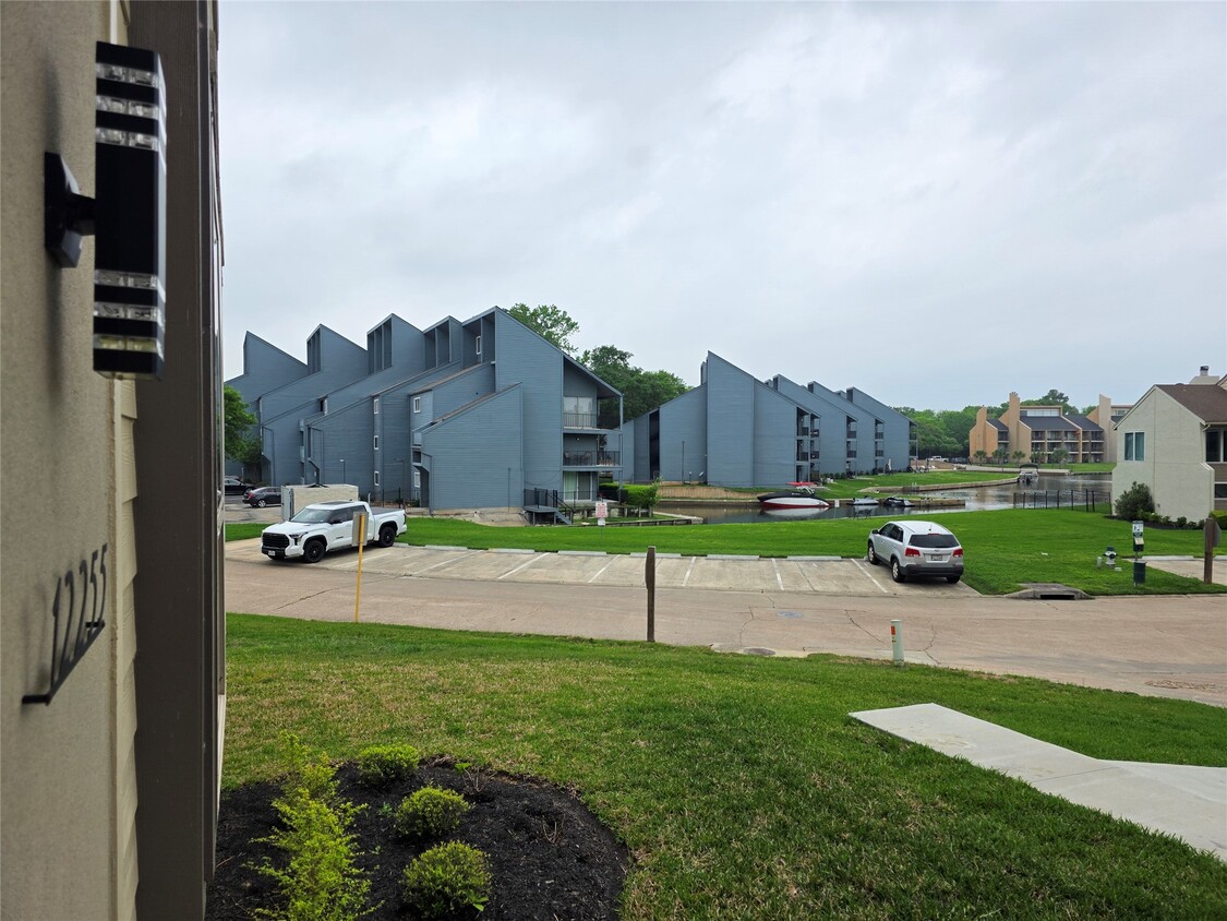Building Photo - 12255 Trail Hollow Dr