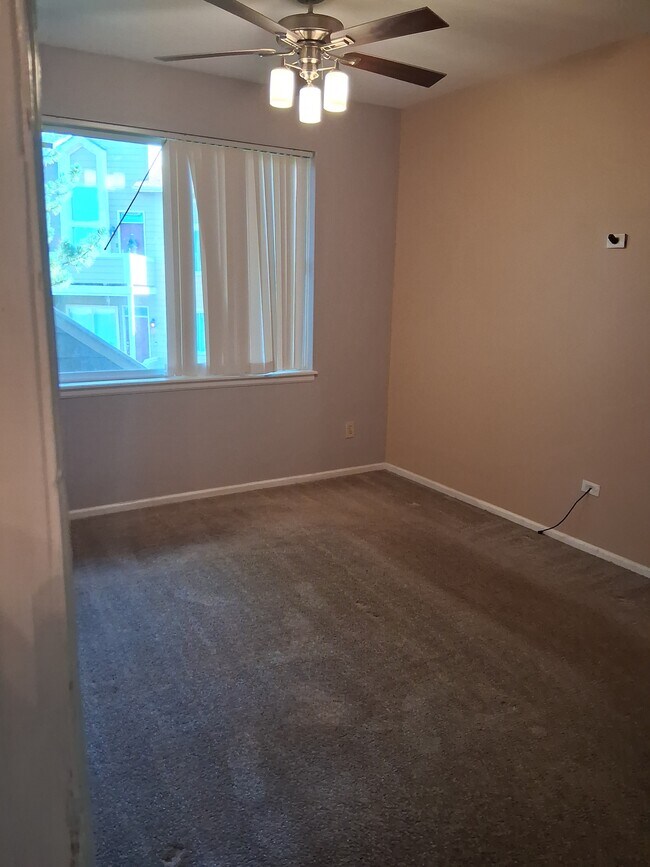 Master bedroom - 1089 S Walden Way
