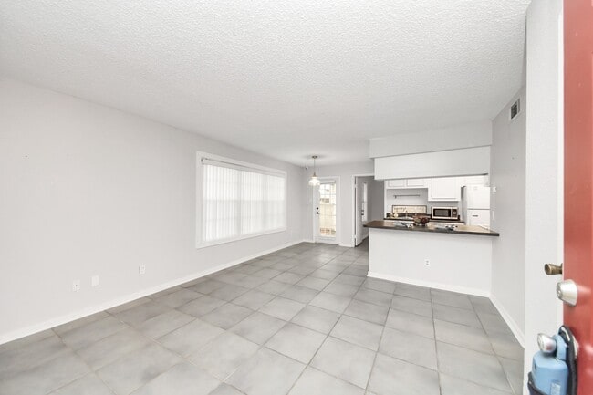 Building Photo - 2750 Holly Hall St