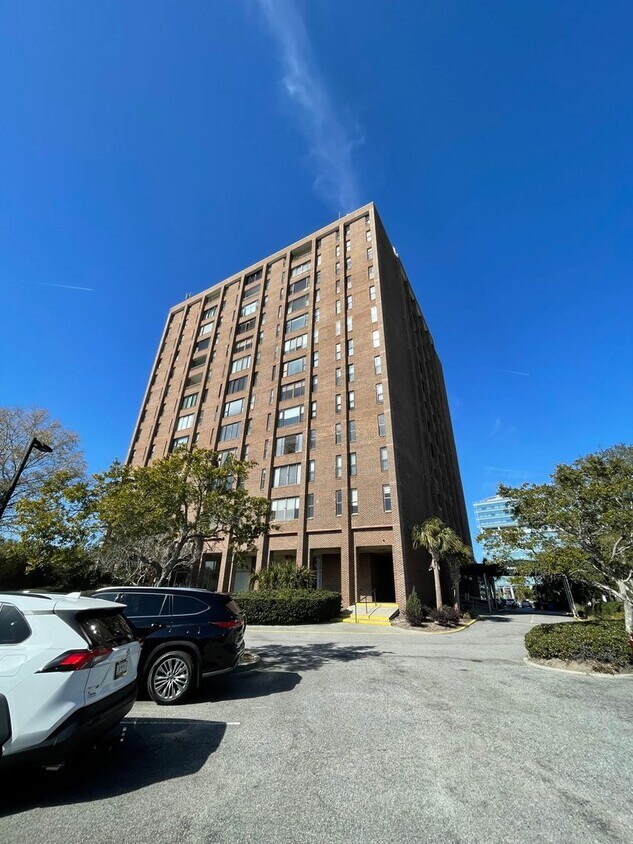 2 BR/1.5 BA Apartment Available! Walking d... House Rental in