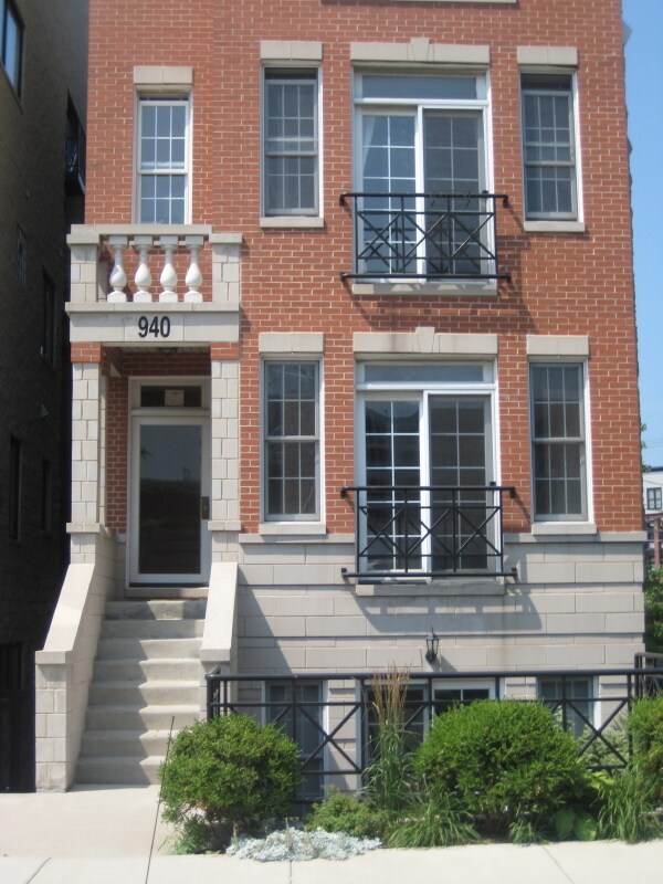 Building Photo - 940 W Concord Pl