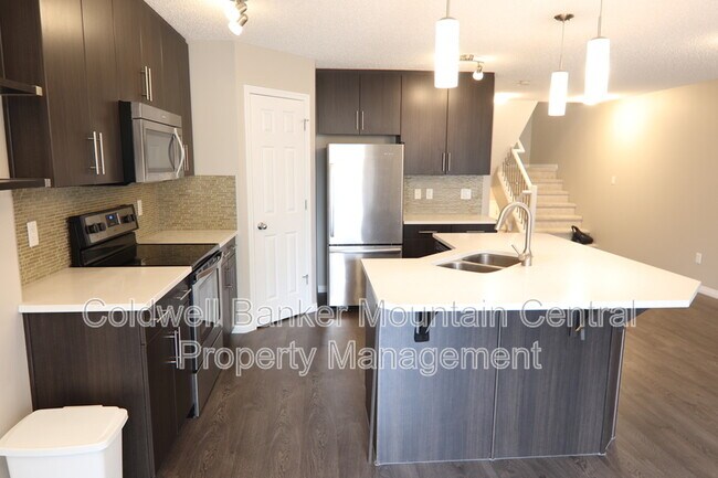 Photo du bâtiment - 1715 Chapman Way SW