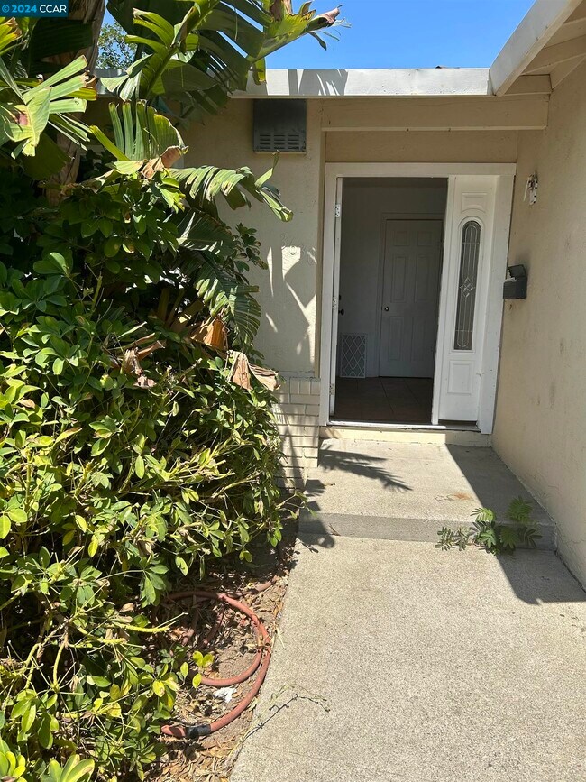 Building Photo - 3630 Olympia Cir