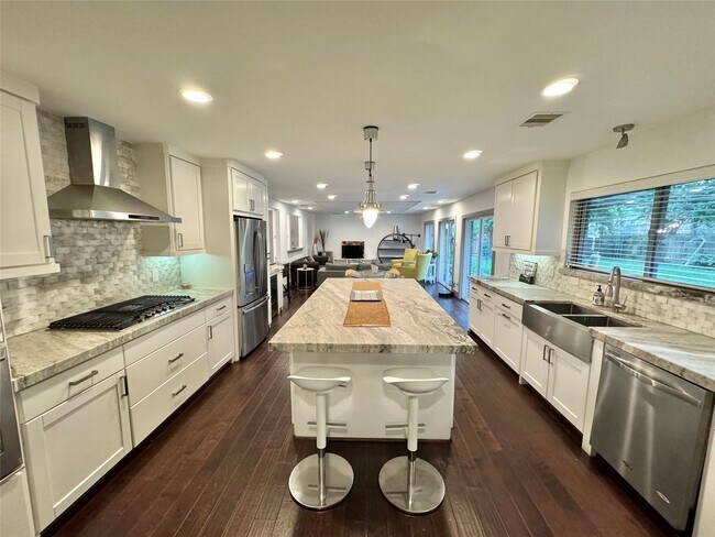 Foto del edificio - 9806 Cliffwood Dr