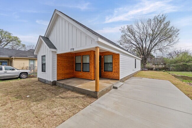 Building Photo - 778 Hanley St