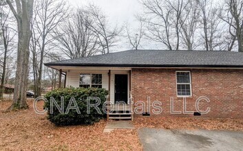 Building Photo - 215 Green Acre Ln