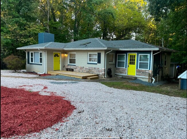 Building Photo - 1305 Lynn Rd