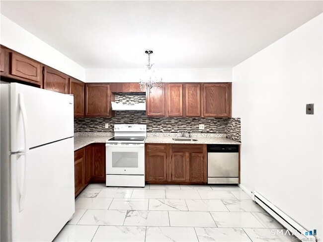 Building Photo - 737 Cove Rd