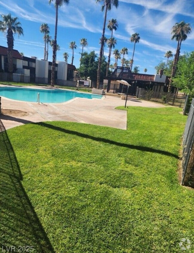 Building Photo - 1405 Vegas Valley Dr