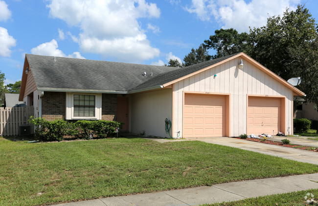 Building Photo - Villas At Pine Hills