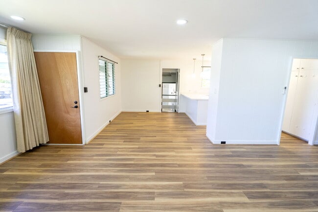 Building Photo - Welcome Home to Waimanalo!