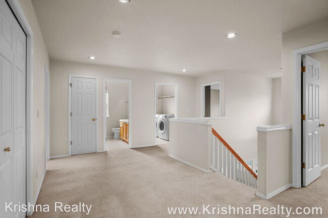 Foto del edificio - 4 br, 2.5 bath House - 4616 NW White Mount...
