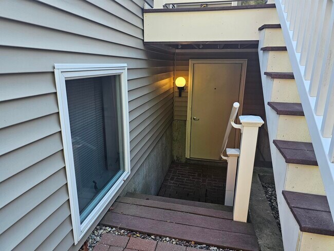 Building Photo - 30 Sterling Ln