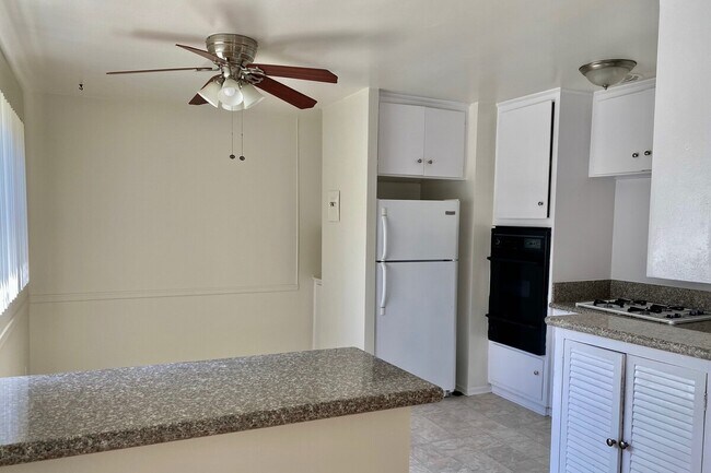 Building Photo - 1479 Rexford Dr