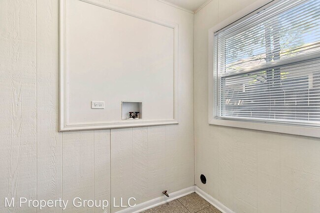 Building Photo - 3 br, 2 bath House - 2759 W 174th St.