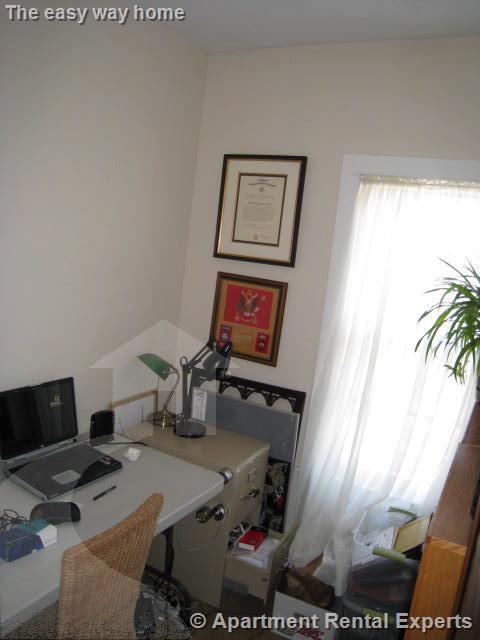 Building Photo - 3 Calvin St