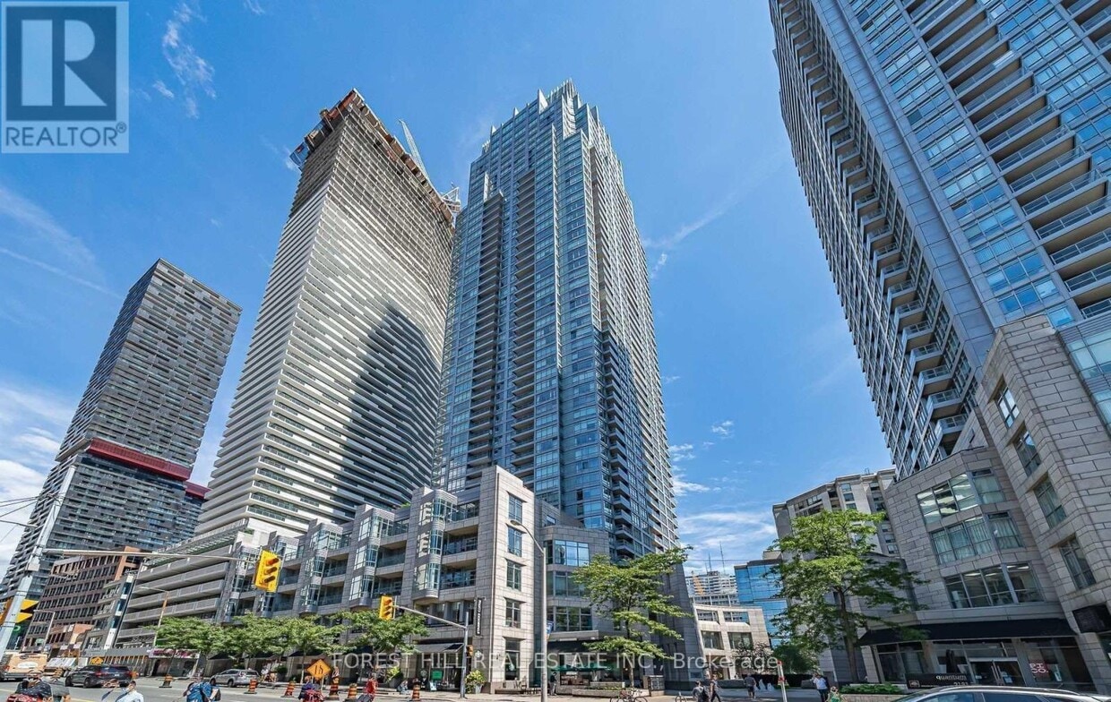 Primary Photo - 2191-2191 Yonge St