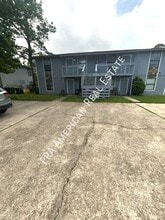 Building Photo - 520 Landview Dr