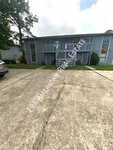 Building Photo - 520 Landview Dr