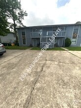 Building Photo - 520 Landview Dr