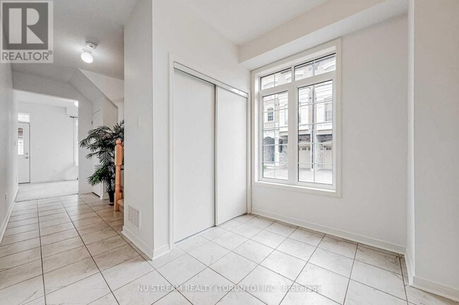 Building Photo - 2 Sidaway Ln