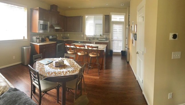 Building Photo - Beautiful Summer Grove 4BD in Kirkland