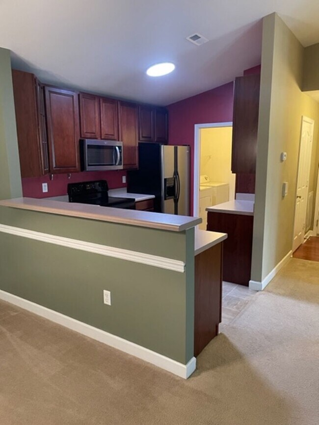 Building Photo - Great Townhome!