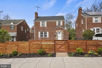 Building Photo - 1807 41st Pl SE