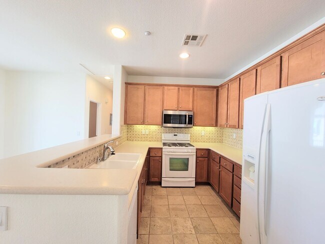 Building Photo - Gorgeous Casa Bella Community Condo- All A...