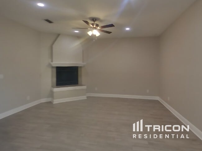 Building Photo - 8808 Bayaud Dr