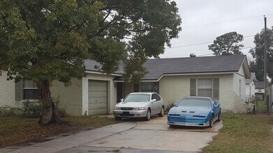 Building Photo - 670 Iris Rd