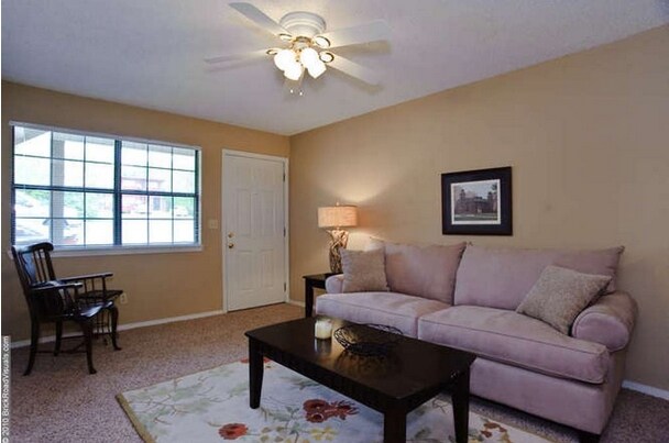 Sala de estar - Oakland Station Apartments