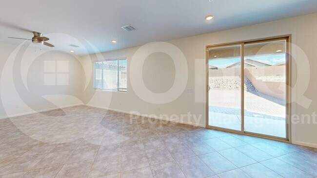 Building Photo - 8021 S Silver Lillie Way