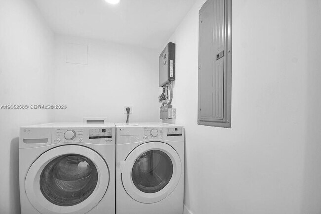 Foto del edificio - Southwest 67th Avenue, South Miami, FL 33143 - 3 BR 3 BA house