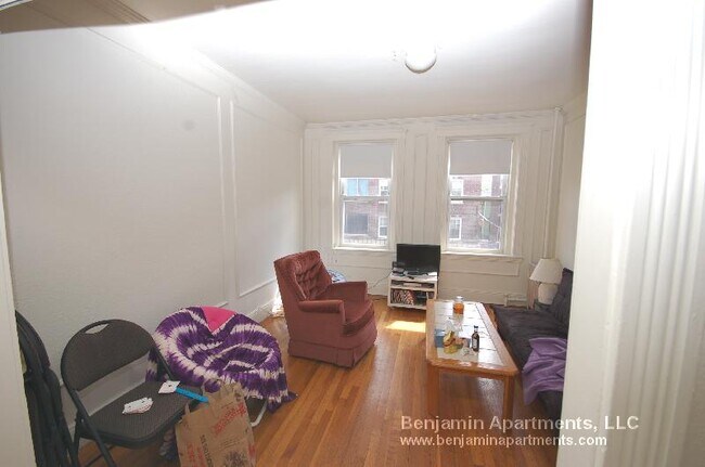 Building Photo - 8 Vinal St