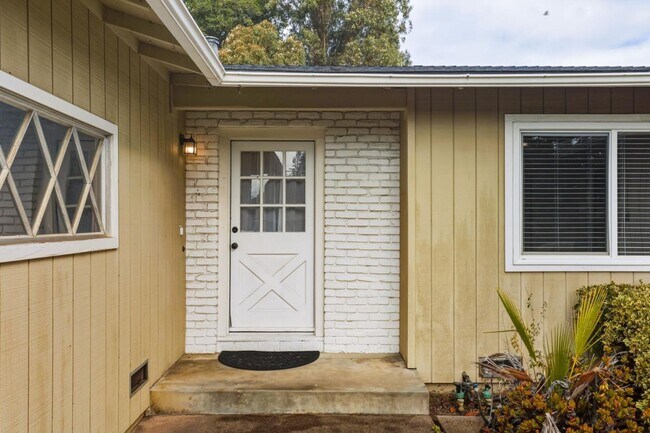 Foto del edificio - 20161 Cherry Ln