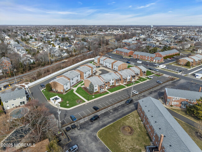 Building Photo - 320 Maryland Ave
