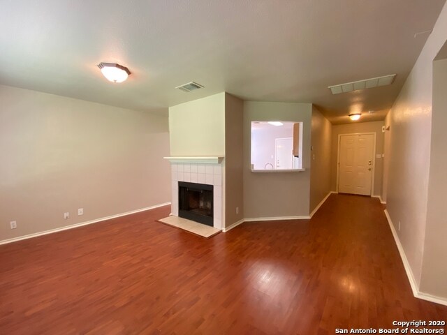 Building Photo - 9207 Encino Village