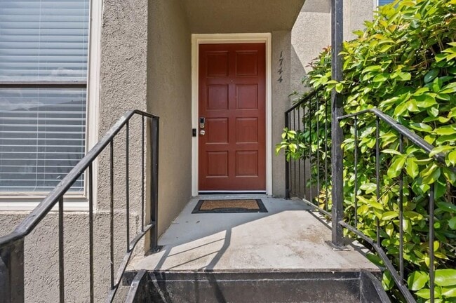 Building Photo - 1744 Woodcliff Pl NE