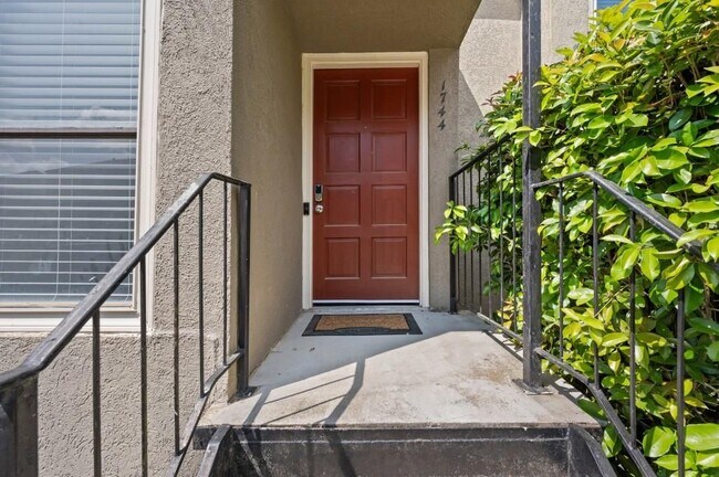 Foto del edificio - 1744 Woodcliff Pl NE
