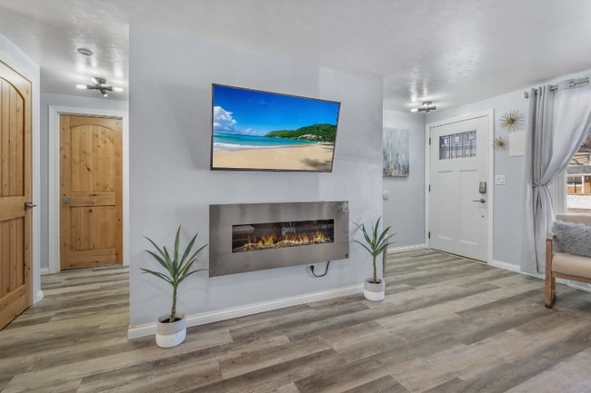 Building Photo - 444 S St Bernard Dr