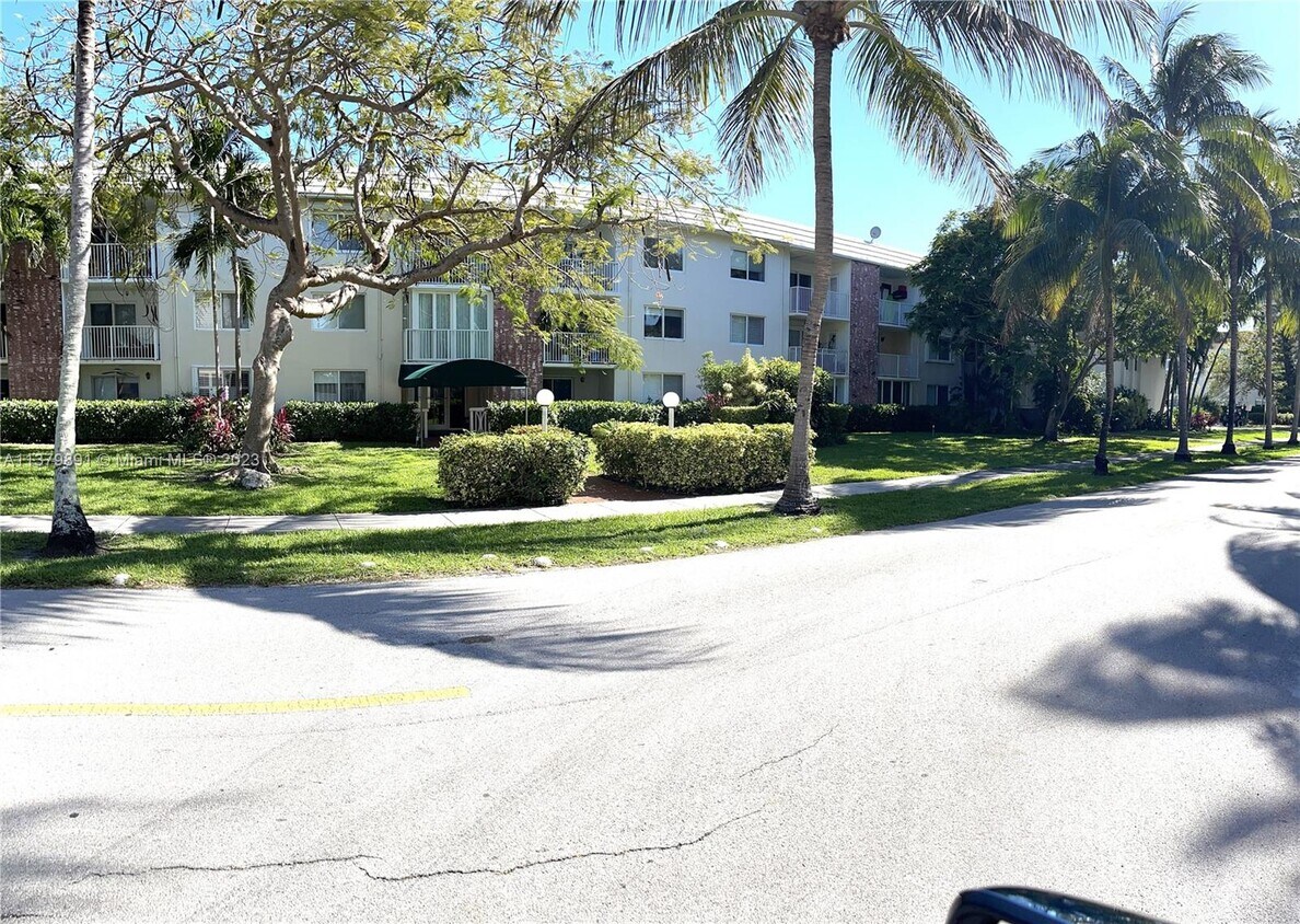 Foto del edificio - 240 Galen Dr