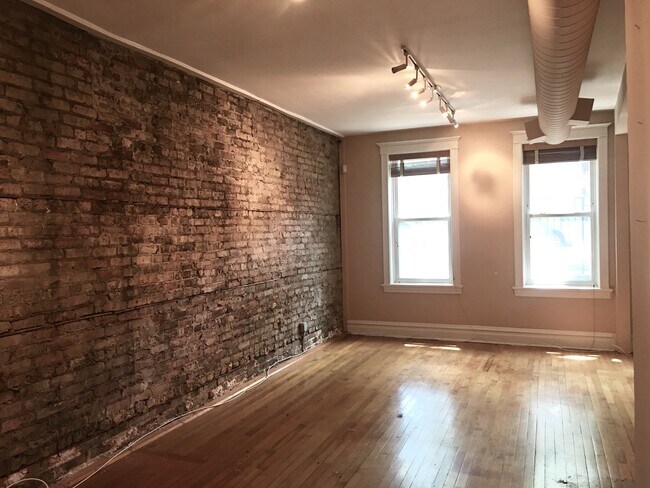 Foto del edificio - 2040 W McLean Ave