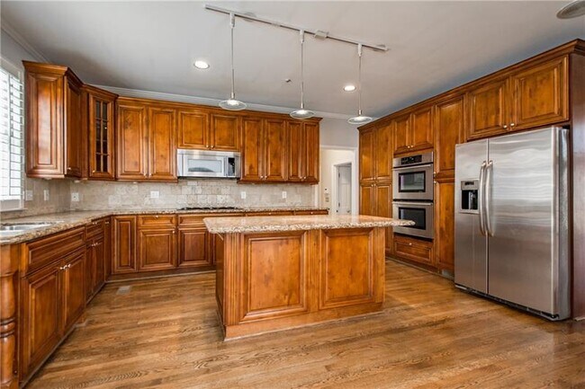 Building Photo - 1685 Brandon Hall Dr